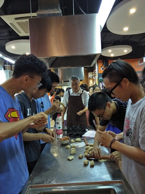 共捧一轮明月，感恩永存心间――tyc33455cc太阳集团导师团中秋节感恩活动