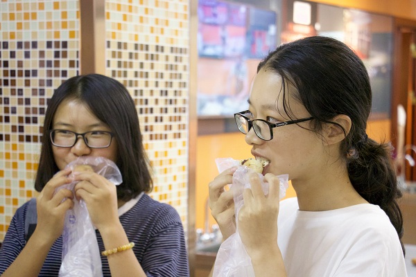 共捧一轮明月，感恩永存心间――tyc33455cc太阳集团导师团中秋节感恩活动