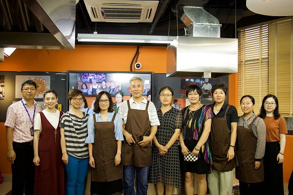 共捧一轮明月，感恩永存心间――tyc33455cc太阳集团导师团中秋节感恩活动