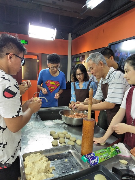 共捧一轮明月，感恩永存心间――tyc33455cc太阳集团导师团中秋节感恩活动