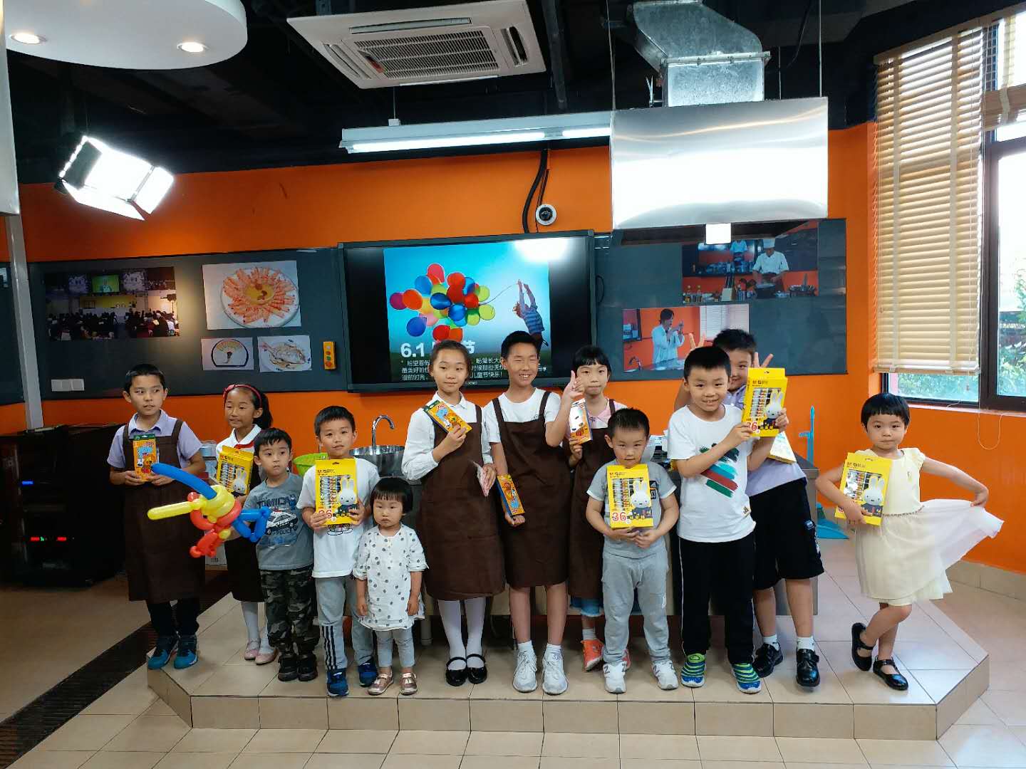 tyc33455cc太阳集团工会举行六一亲子烘焙活动