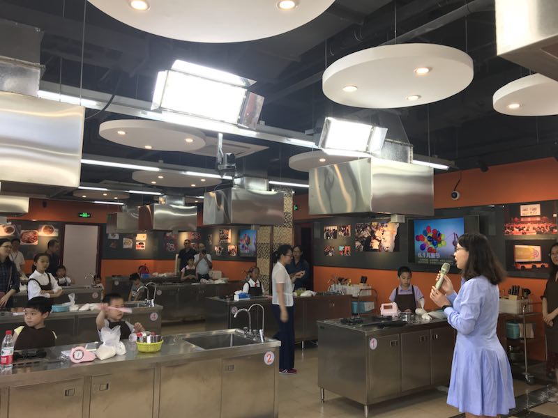 tyc33455cc太阳集团工会举行六一亲子烘焙活动