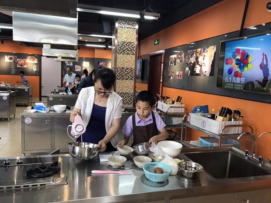 tyc33455cc太阳集团工会举行六一亲子烘焙活动