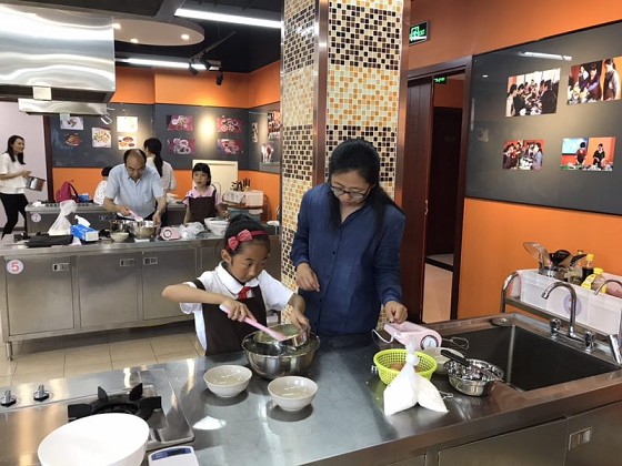 tyc33455cc太阳集团工会举行六一亲子烘焙活动