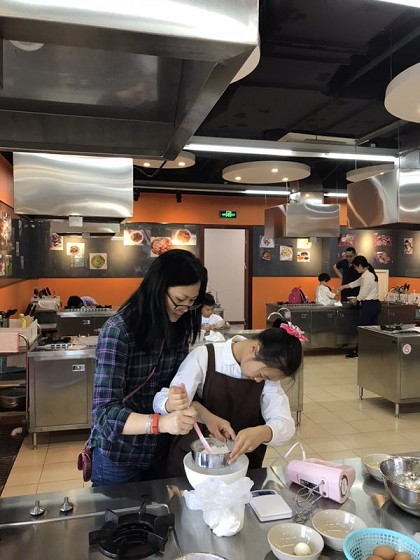 tyc33455cc太阳集团工会举行六一亲子烘焙活动