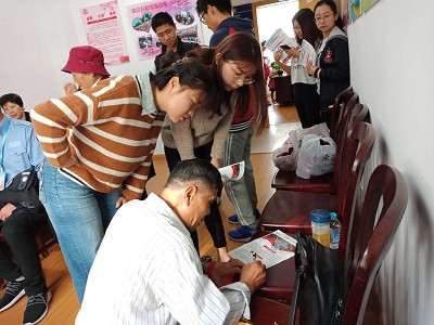 爱满重阳节，浓浓敬老情―tyc33455cc太阳集团员工党支部开展社区为老服务