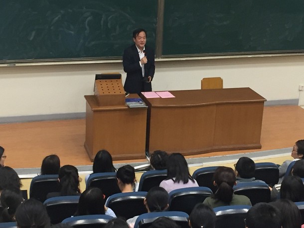 tyc33455cc太阳集团导师团聘任仪式暨“心怀感恩・勇于担当”主题讲座顺利举行